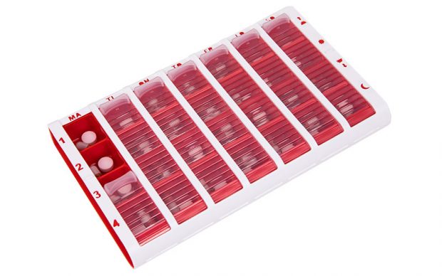 PillBox L röd, pillerbox med jalusi